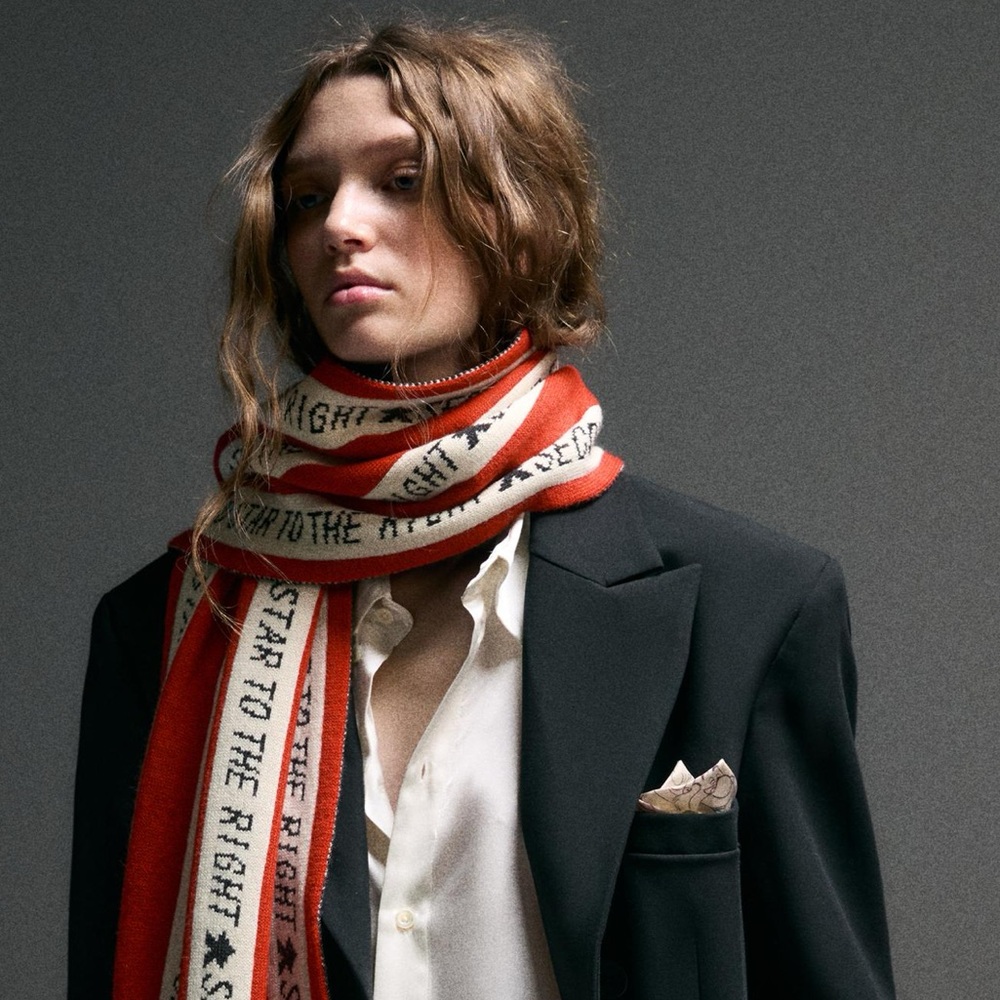 ZARA x HARRY LAMBER
STRIPED TEXT SCARF PETER PAN HARRY LAMBERT FOR ZARA - Picture 2 of 9